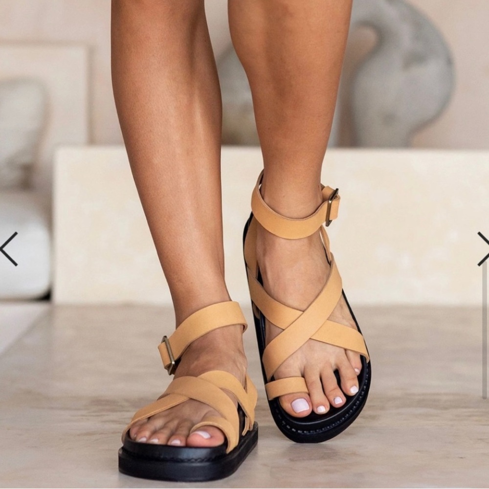 Liberte Brontë Leather Sandal NWT Tan EU37 US 6